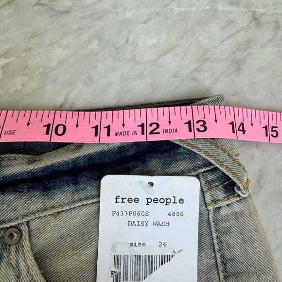 Free People Lace Trim Jean Shorts Women's Size 24 Mid Rise Denim NWT - Picture 7 of 8